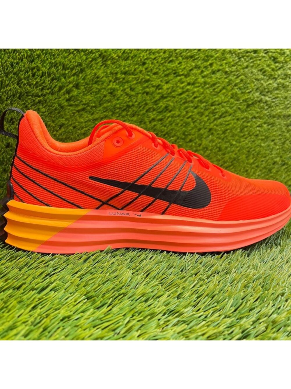 Nike Lunar Roam Mens Size 10 Hyper Crimson Orange Running Shoes Sneakers